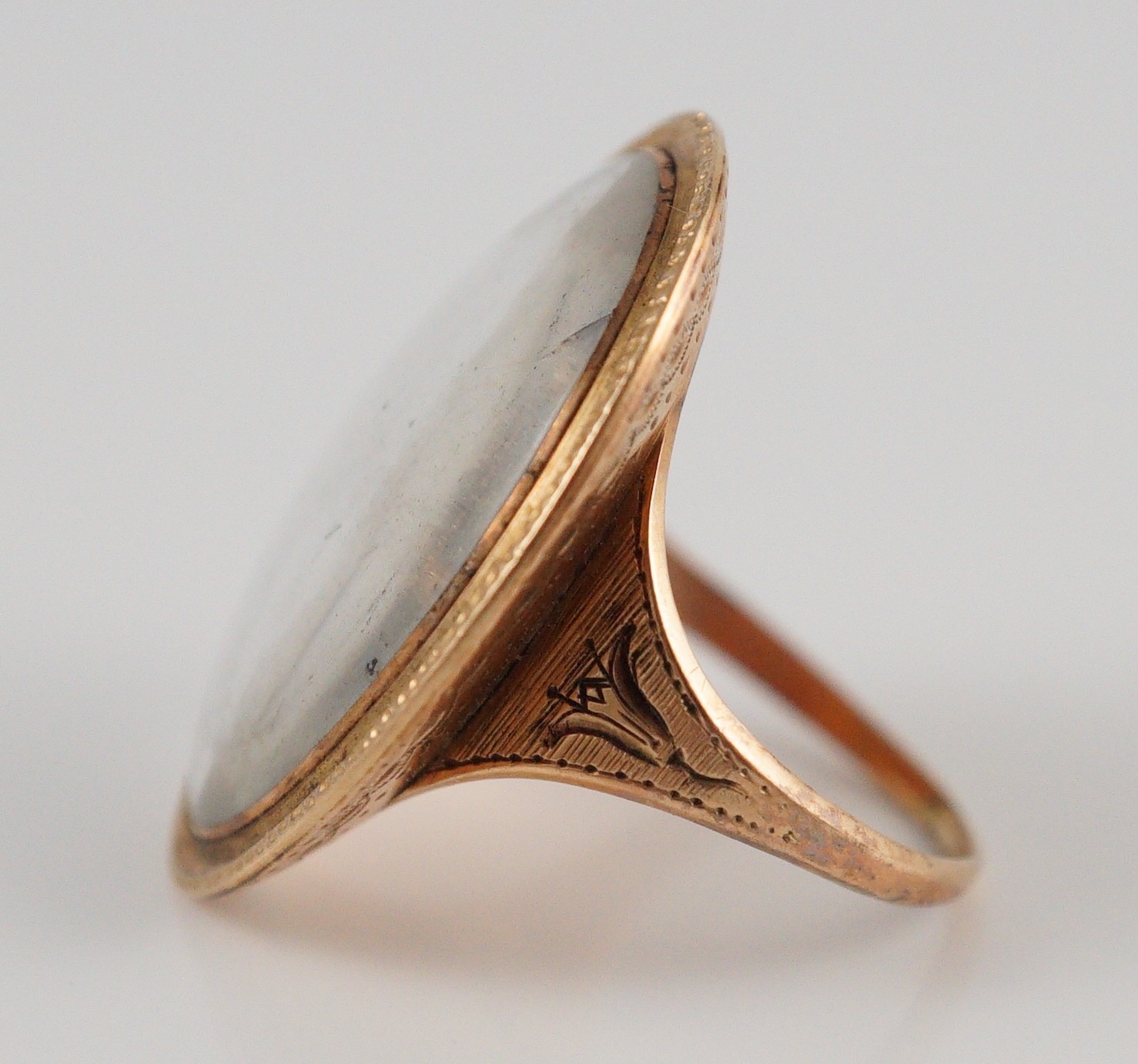 A Regency gold and inset ivory oval memorial ring